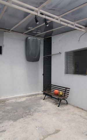 Casa à venda com 80m², 2 quartos e 2 vagasGaragem