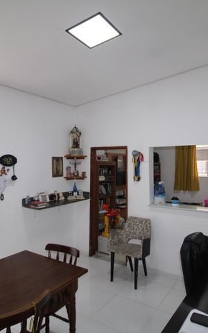 Casa à venda com 80m², 2 quartos e 2 vagasSala