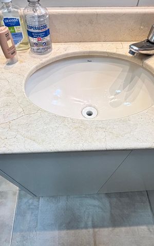 Apartamento à venda com 70m², 2 quartos e 3 vagas Apartamento à venda com 70m², 2 quartos e 3 vagasBanheiro