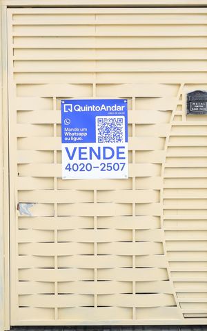 Casa à venda com 250m², 3 quartos e 3 vagasPlaca instalada no portão do imóvel - Código da placa: VGEF-538
