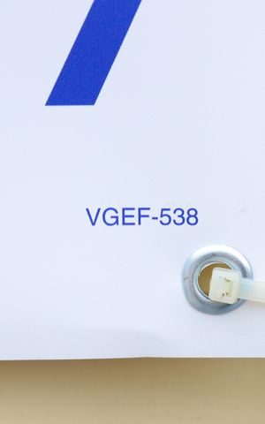 Casa à venda com 250m², 3 quartos e 3 vagasPlaca instalada no portão do imóvel - Código da placa: VGEF-538