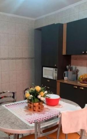 Casa à venda com 200m², 5 quartos e 6 vagas Casa à venda com 200m², 5 quartos e 6 vagasCozinha