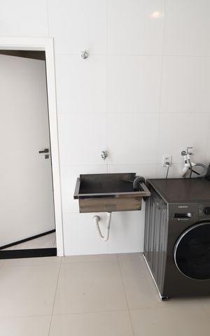 Casa de condomínio à venda com 410m², 4 quartos e 2 vagasÁrea de Serviço