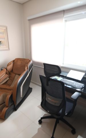 Casa de condomínio à venda com 410m², 4 quartos e 2 vagasEscritório
