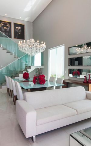 Casa para alugar com 300m², 4 quartos e 2 vagas Casa para alugar com 300m², 4 quartos e 2 vagasSala