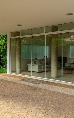 Casa para alugar com 441m², 3 quartos e 4 vagas Casa para alugar com 441m², 3 quartos e 4 vagasFachada da casa