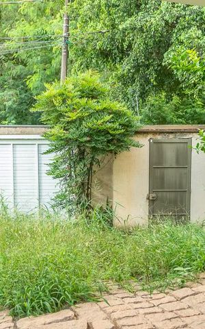 Casa para alugar com 441m², 3 quartos e 4 vagas Casa para alugar com 441m², 3 quartos e 4 vagas Garagem e portão de entrada veículo e pedestres