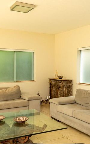 Casa para alugar com 441m², 3 quartos e 4 vagas Casa para alugar com 441m², 3 quartos e 4 vagasSala