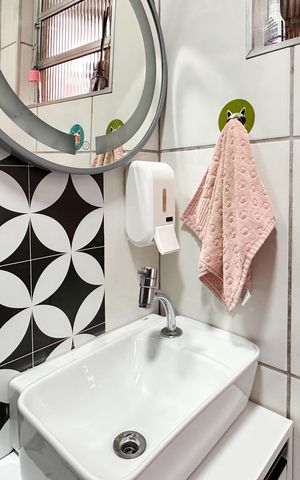 Casa de condomínio à venda com 90m², 2 quartos e 2 vagas Casa de condomínio à venda com 90m², 2 quartos e 2 vagasBanheiro de serviço