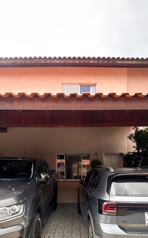 Casa de condomínio à venda com 90m², 2 quartos e 2 vagas Casa de condomínio à venda com 90m², 2 quartos e 2 vagasFachada