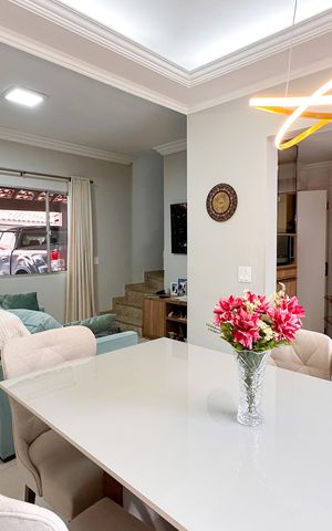 Casa de condomínio à venda com 90m², 2 quartos e 2 vagas Casa de condomínio à venda com 90m², 2 quartos e 2 vagasSala