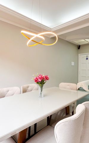 Casa de condomínio à venda com 90m², 2 quartos e 2 vagas Casa de condomínio à venda com 90m², 2 quartos e 2 vagasSala