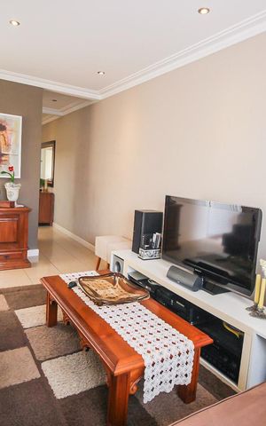 Casa à venda com 125m², 3 quartos e 3 vagasSala