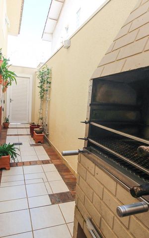 Casa à venda com 125m², 3 quartos e 3 vagasChurrasqueira