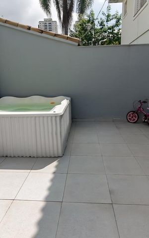 Casa à venda com 200m², 4 quartos e 2 vagas Casa à venda com 200m², 4 quartos e 2 vagasQuintal