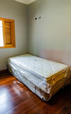 Casa à venda com 200m², 4 quartos e 2 vagas Casa à venda com 200m², 4 quartos e 2 vagasQuarto 1