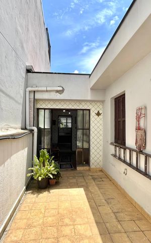 Casa à venda com 423m², 4 quartos e 2 vagas Casa à venda com 423m², 4 quartos e 2 vagasÁrea externa