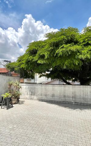 Casa à venda com 423m², 4 quartos e 2 vagas Casa à venda com 423m², 4 quartos e 2 vagasÁrea externa