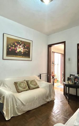 Casa à venda com 423m², 4 quartos e 2 vagas Casa à venda com 423m², 4 quartos e 2 vagasSala