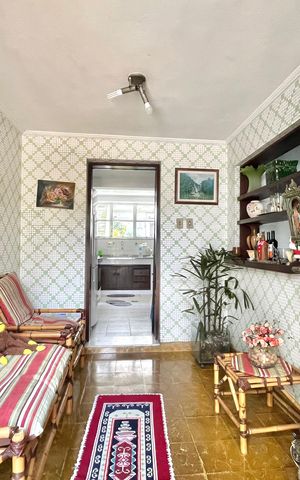 Casa à venda com 423m², 4 quartos e 2 vagas Casa à venda com 423m², 4 quartos e 2 vagasEntrada
