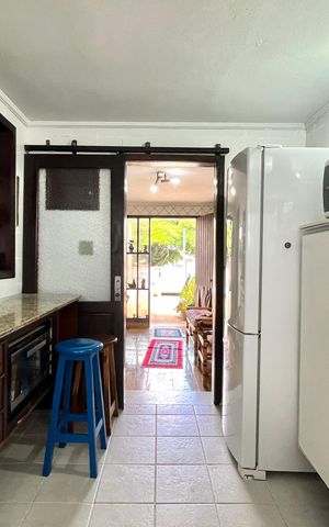 Casa à venda com 423m², 4 quartos e 2 vagas Casa à venda com 423m², 4 quartos e 2 vagasCozinha