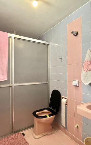 Casa à venda com 423m², 4 quartos e 2 vagas Casa à venda com 423m², 4 quartos e 2 vagasBanheiro