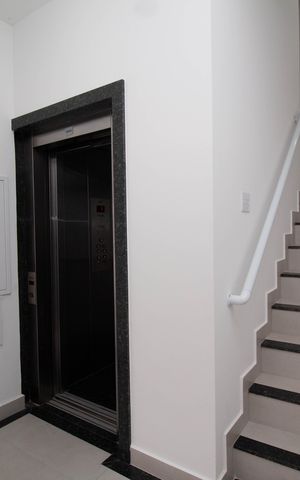 Apartamento à venda com 52m², 2 quartos e sem vaga Apartamento à venda com 52m², 2 quartos e sem vagaHall social