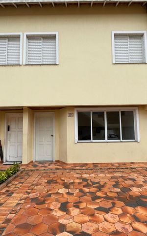 Casa de condomínio para alugar com 133m², 3 quartos e 2 vagas Casa de condomínio para alugar com 133m², 3 quartos e 2 vagasFachada da casa