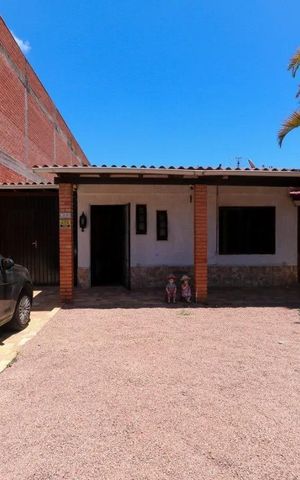 Casa para alugar com 180m², 4 quartos e 4 vagas Casa para alugar com 180m², 4 quartos e 4 vagasÁrea Externa