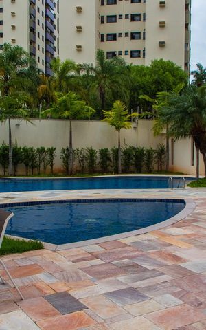 Apartamento à venda com 208m², 4 quartos e 4 vagas Apartamento à venda com 208m², 4 quartos e 4 vagasÁREA COMUM - PISCINA