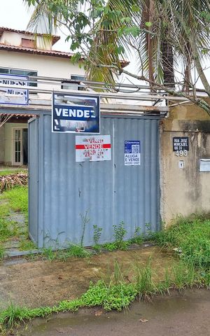 Casa à venda com 239m², 4 quartos e 2 vagas Casa à venda com 239m², 4 quartos e 2 vagasFachada