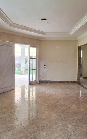 Casa à venda com 239m², 4 quartos e 2 vagas Casa à venda com 239m², 4 quartos e 2 vagasSala