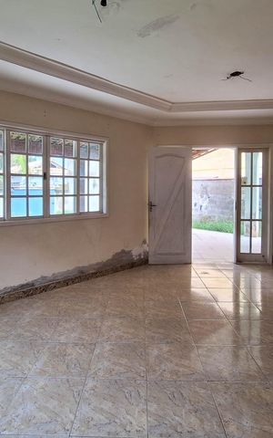 Casa à venda com 239m², 4 quartos e 2 vagas Casa à venda com 239m², 4 quartos e 2 vagasSala