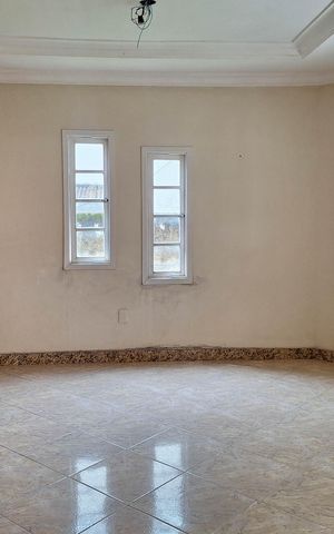 Casa à venda com 239m², 4 quartos e 2 vagas Casa à venda com 239m², 4 quartos e 2 vagasSala