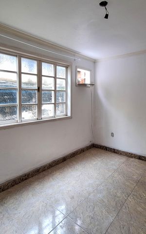 Casa à venda com 239m², 4 quartos e 2 vagas Casa à venda com 239m², 4 quartos e 2 vagasQuarto 1