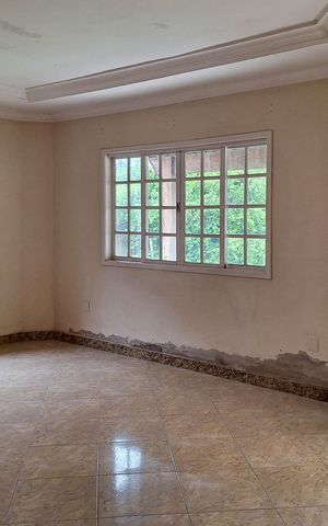 Casa à venda com 239m², 4 quartos e 2 vagas Casa à venda com 239m², 4 quartos e 2 vagasSala