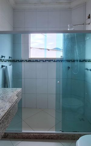 Casa à venda com 239m², 4 quartos e 2 vagas Casa à venda com 239m², 4 quartos e 2 vagasBanheiro
