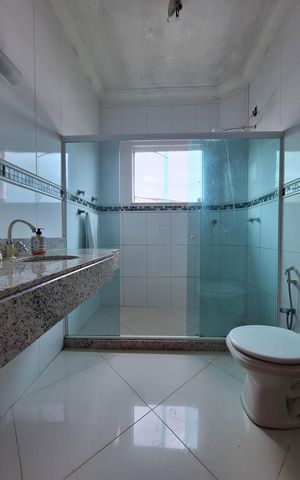 Casa à venda com 239m², 4 quartos e 2 vagas Casa à venda com 239m², 4 quartos e 2 vagasBanheiro