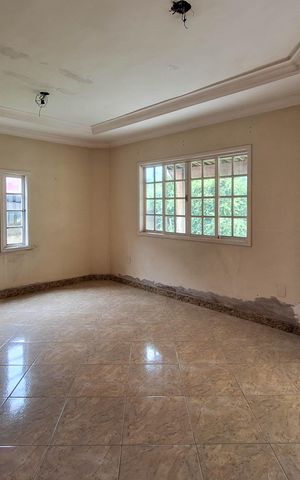 Casa à venda com 239m², 4 quartos e 2 vagas Casa à venda com 239m², 4 quartos e 2 vagasSala