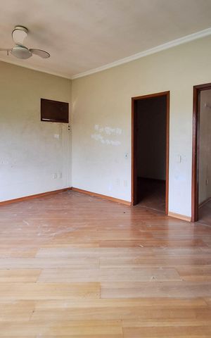 Casa à venda com 239m², 4 quartos e 2 vagas Casa à venda com 239m², 4 quartos e 2 vagasQuarto 4