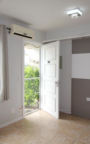 Casa de condomínio à venda com 80m², 3 quartos e 2 vagasSala