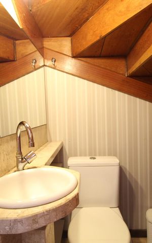 Casa de condomínio à venda com 80m², 3 quartos e 2 vagasLavabo