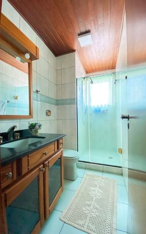 Casa à venda com 243m², 3 quartos e 2 vagas Casa à venda com 243m², 3 quartos e 2 vagasBanheiro 4