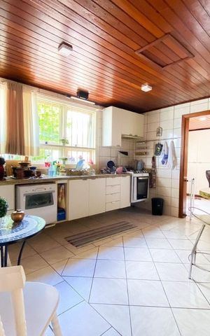 Casa à venda com 243m², 3 quartos e 2 vagas Casa à venda com 243m², 3 quartos e 2 vagasCozinha
