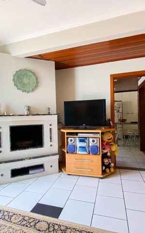 Casa à venda com 243m², 3 quartos e 2 vagas Casa à venda com 243m², 3 quartos e 2 vagasÁrea Externa