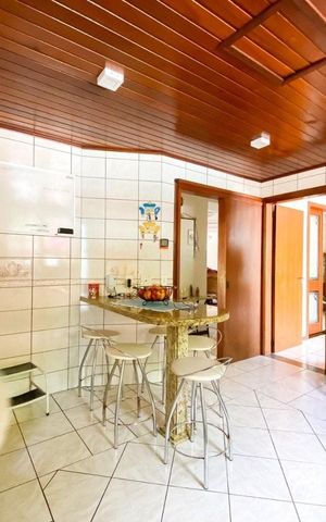 Casa à venda com 243m², 3 quartos e 2 vagas Casa à venda com 243m², 3 quartos e 2 vagasCozinha