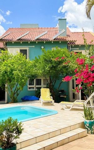 Casa à venda com 243m², 3 quartos e 2 vagas Casa à venda com 243m², 3 quartos e 2 vagasÁrea Externa
