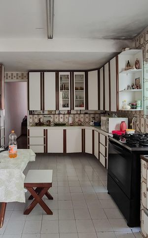 Casa à venda com 155m², 2 quartos e sem vaga Casa à venda com 155m², 2 quartos e sem vagaCozinha - Armários