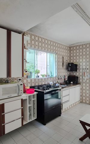 Casa à venda com 155m², 2 quartos e sem vaga Casa à venda com 155m², 2 quartos e sem vagaCozinha - Armários