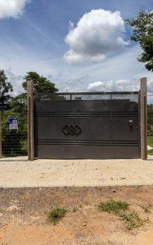 Casa de condomínio à venda com 332m², 3 quartos e 10 vagasFachada